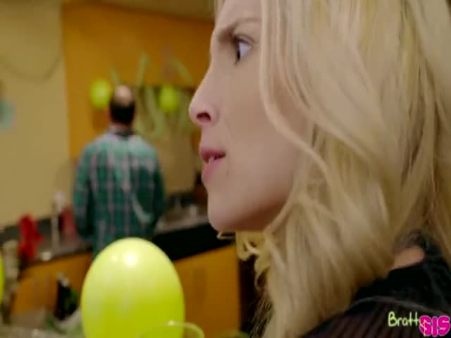 stepbro fuck her sister and friend