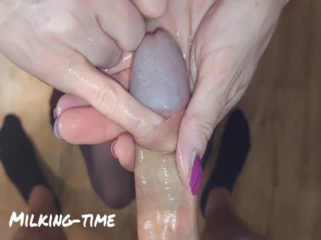 erotic guide: pleasuring an uncircumcised penis (milking-time)