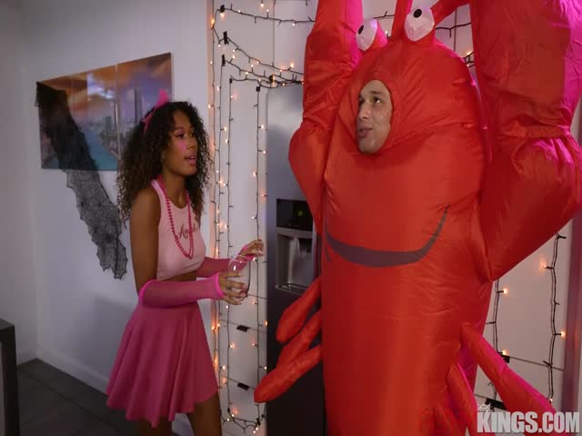 naomi foxxx and skyla sun - cosplayin stepmom in unexpected threesome